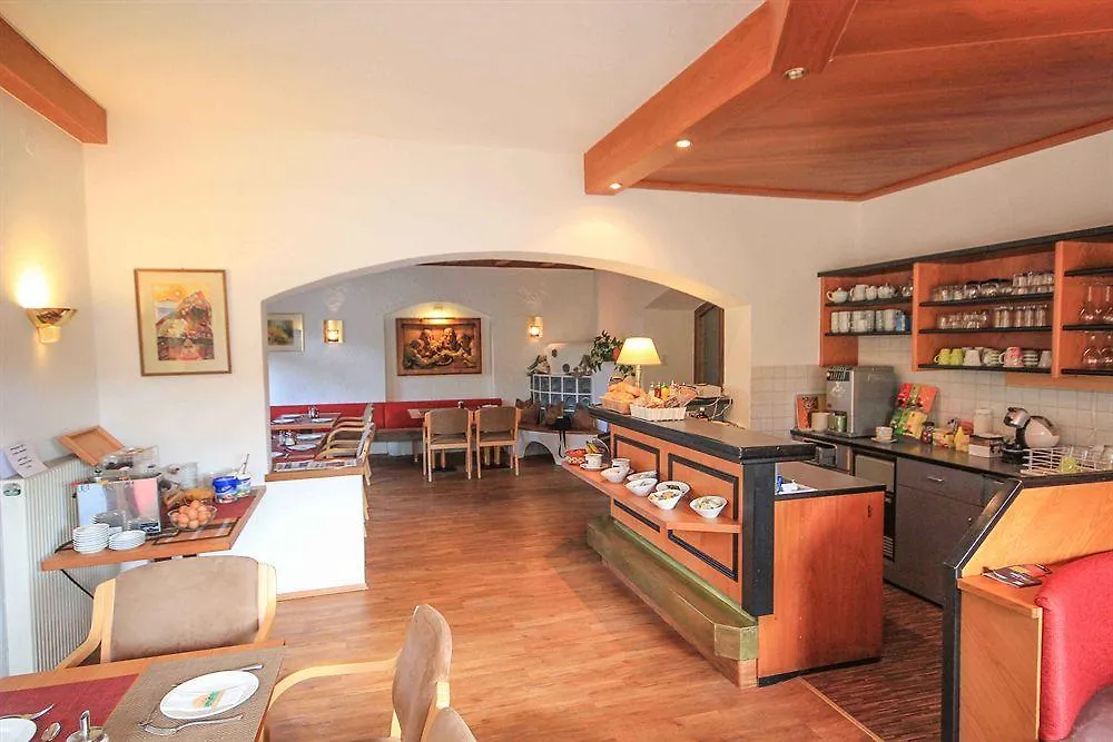 Hotel Sonnenhof - Bed & Breakfast & Appartements Mutters