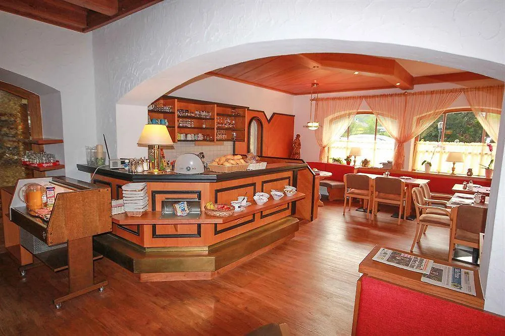 Hotel Sonnenhof - Bed & Breakfast & Appartements Mutters 3*,